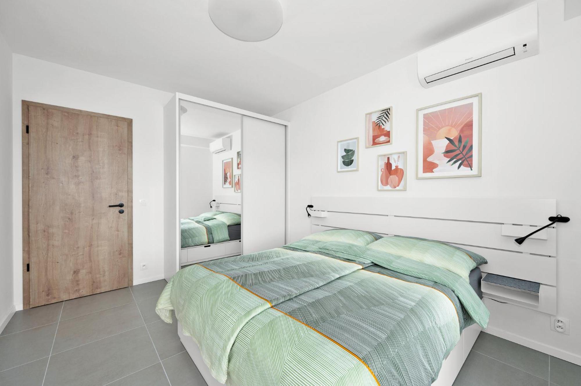 Fully Equipped Apartments With Terraces, Free Garage Parking, Netflix & Ac - By Apartmany Slapanice Cz ภายนอก รูปภาพ
