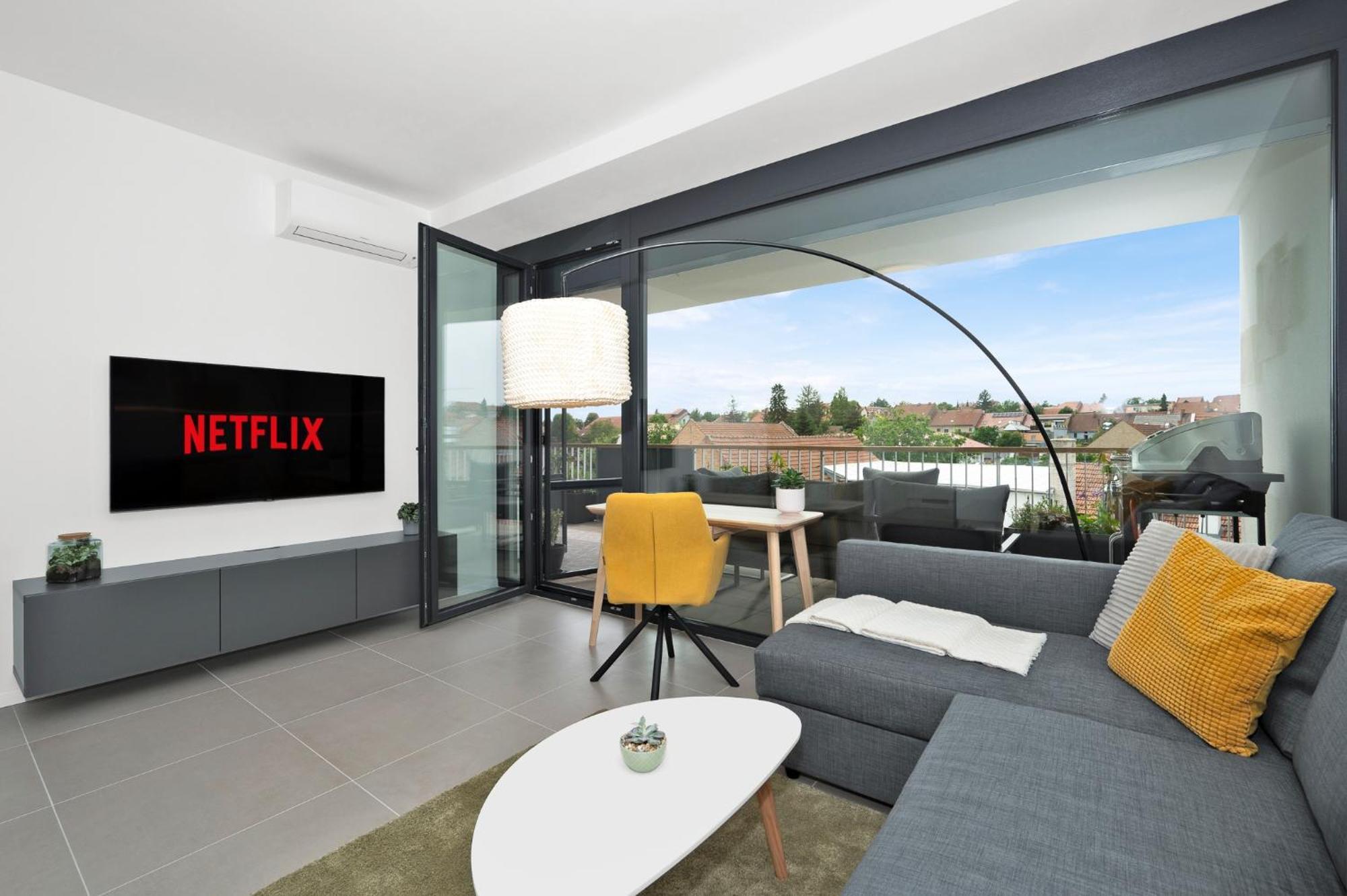 Fully Equipped Apartments With Terraces, Free Garage Parking, Netflix & Ac - By Apartmany Slapanice Cz ภายนอก รูปภาพ