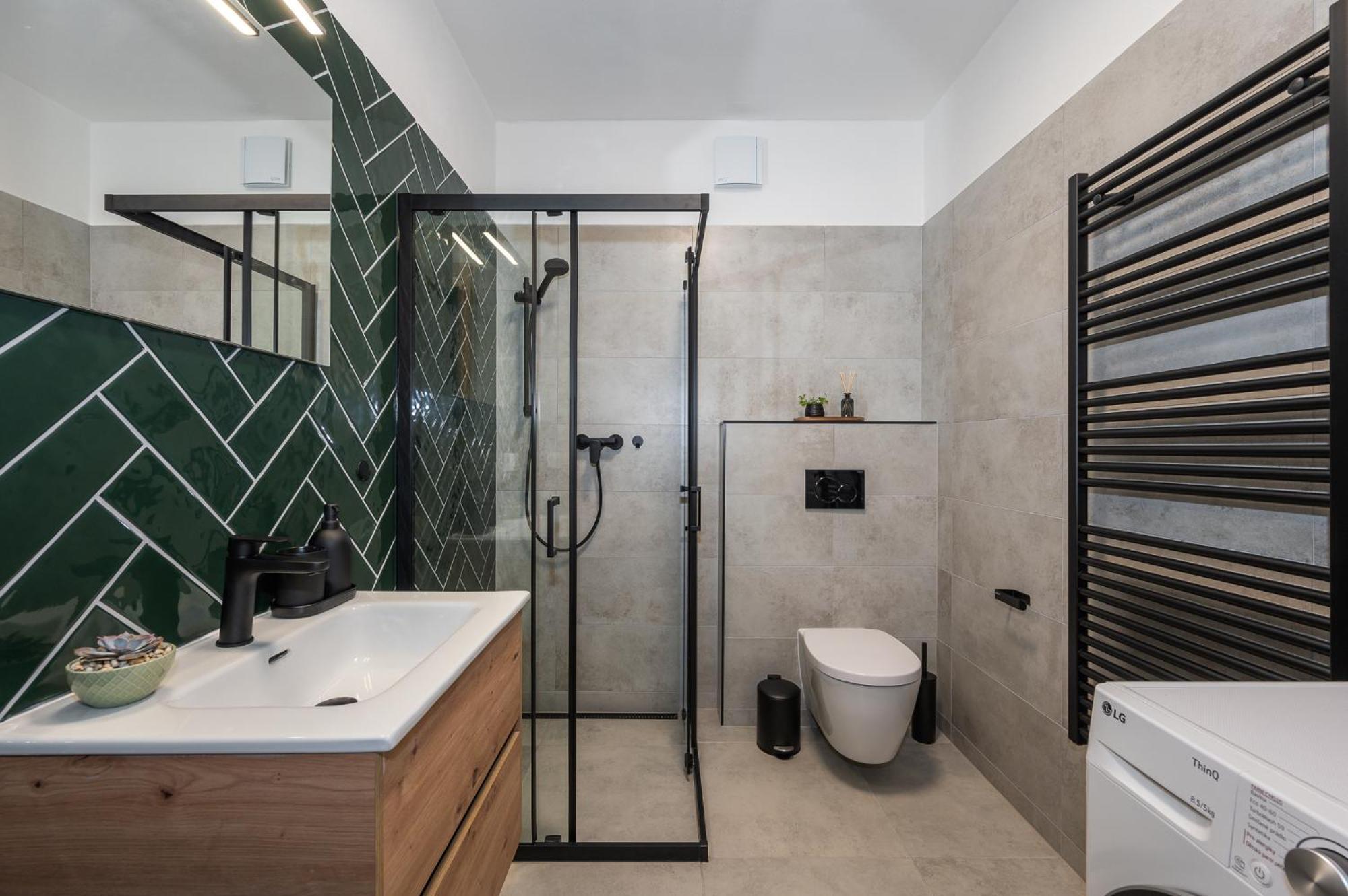 Fully Equipped Apartments With Terraces, Free Garage Parking, Netflix & Ac - By Apartmany Slapanice Cz ภายนอก รูปภาพ