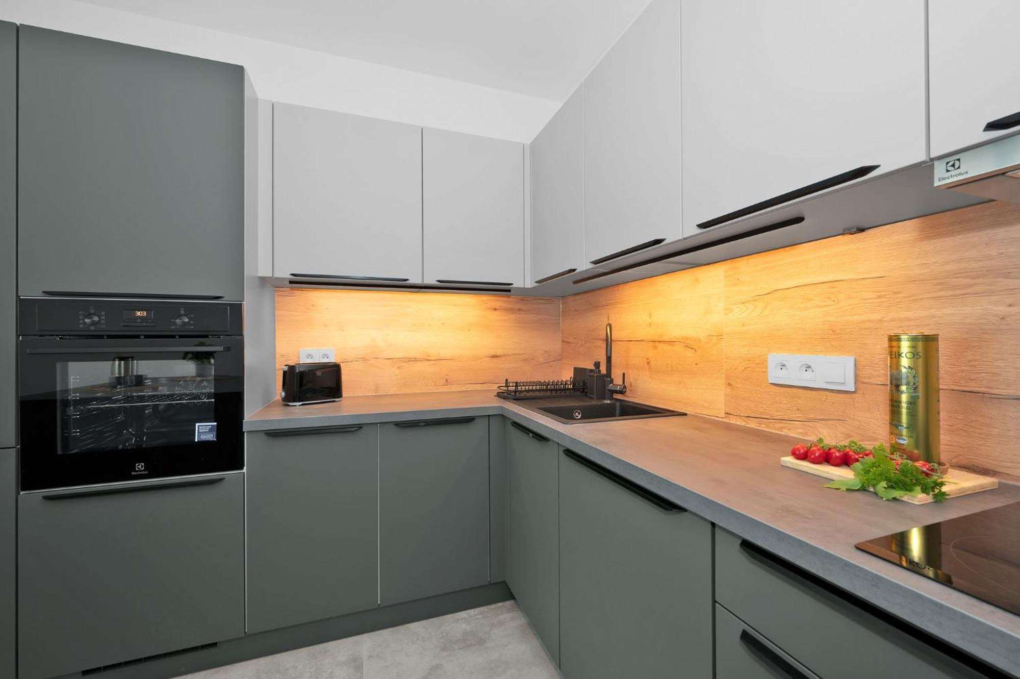 Fully Equipped Apartments With Terraces, Free Garage Parking, Netflix & Ac - By Apartmany Slapanice Cz ภายนอก รูปภาพ