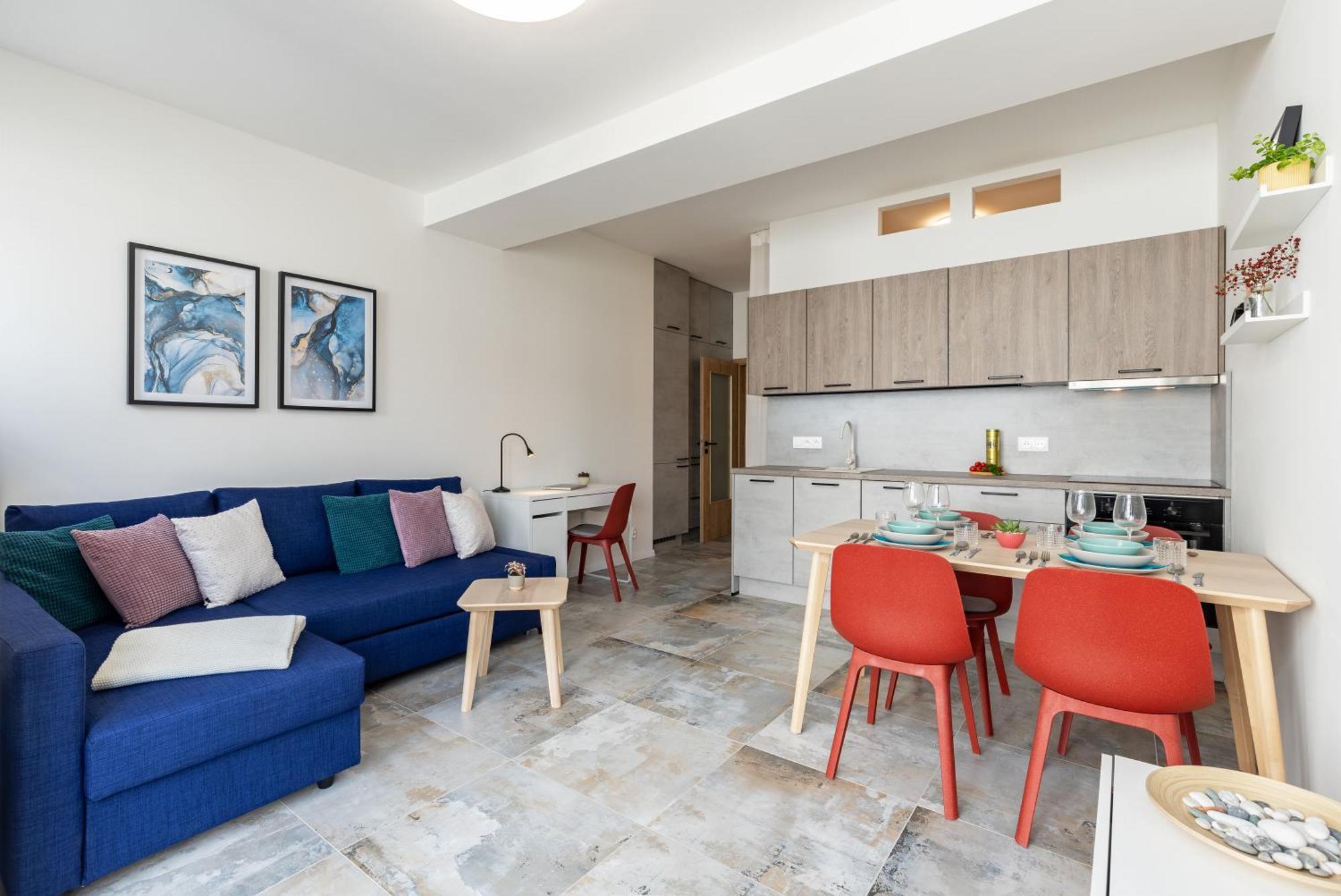 Fully Equipped Apartments With Terraces, Free Garage Parking, Netflix & Ac - By Apartmany Slapanice Cz ภายนอก รูปภาพ