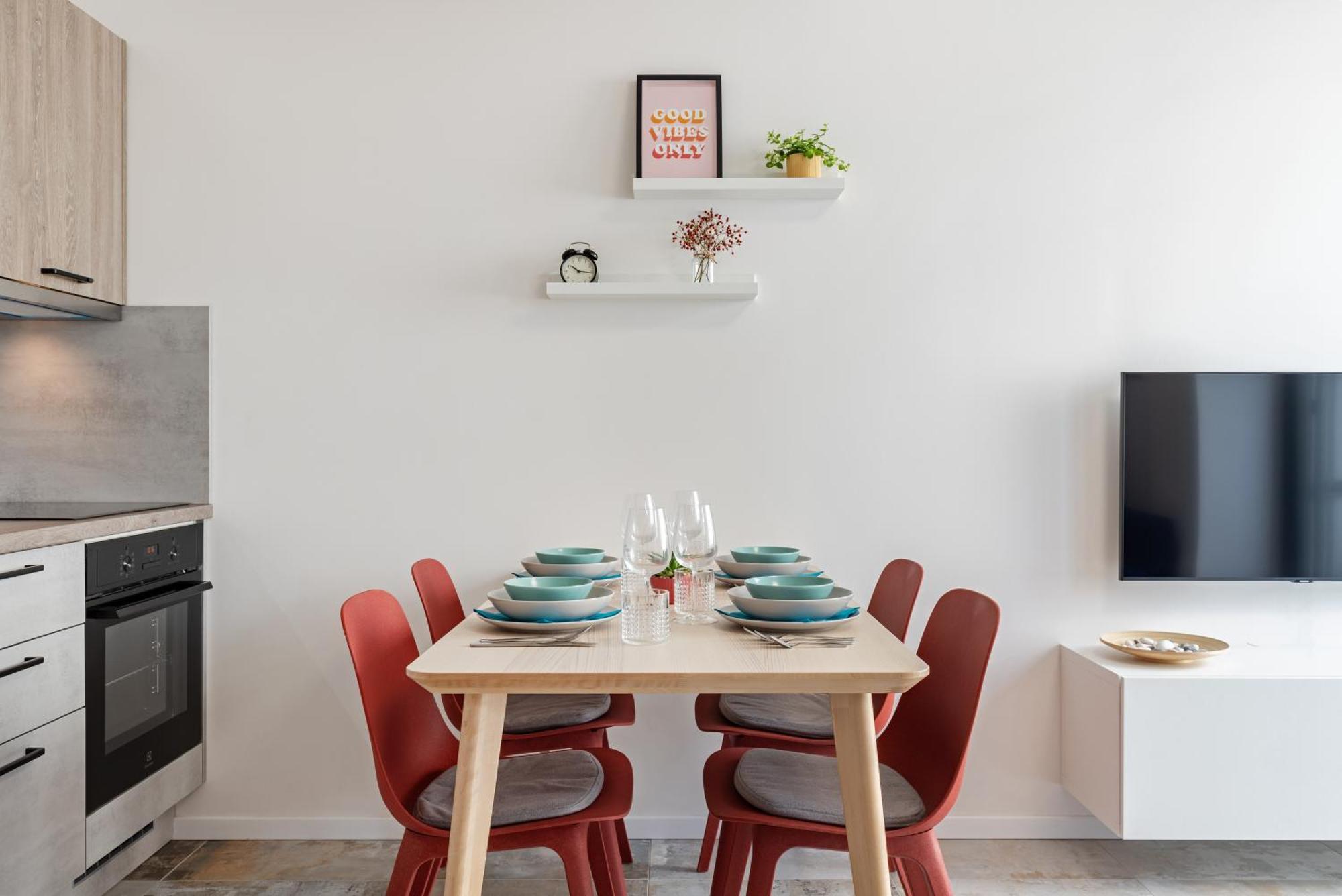 Fully Equipped Apartments With Terraces, Free Garage Parking, Netflix & Ac - By Apartmany Slapanice Cz ภายนอก รูปภาพ