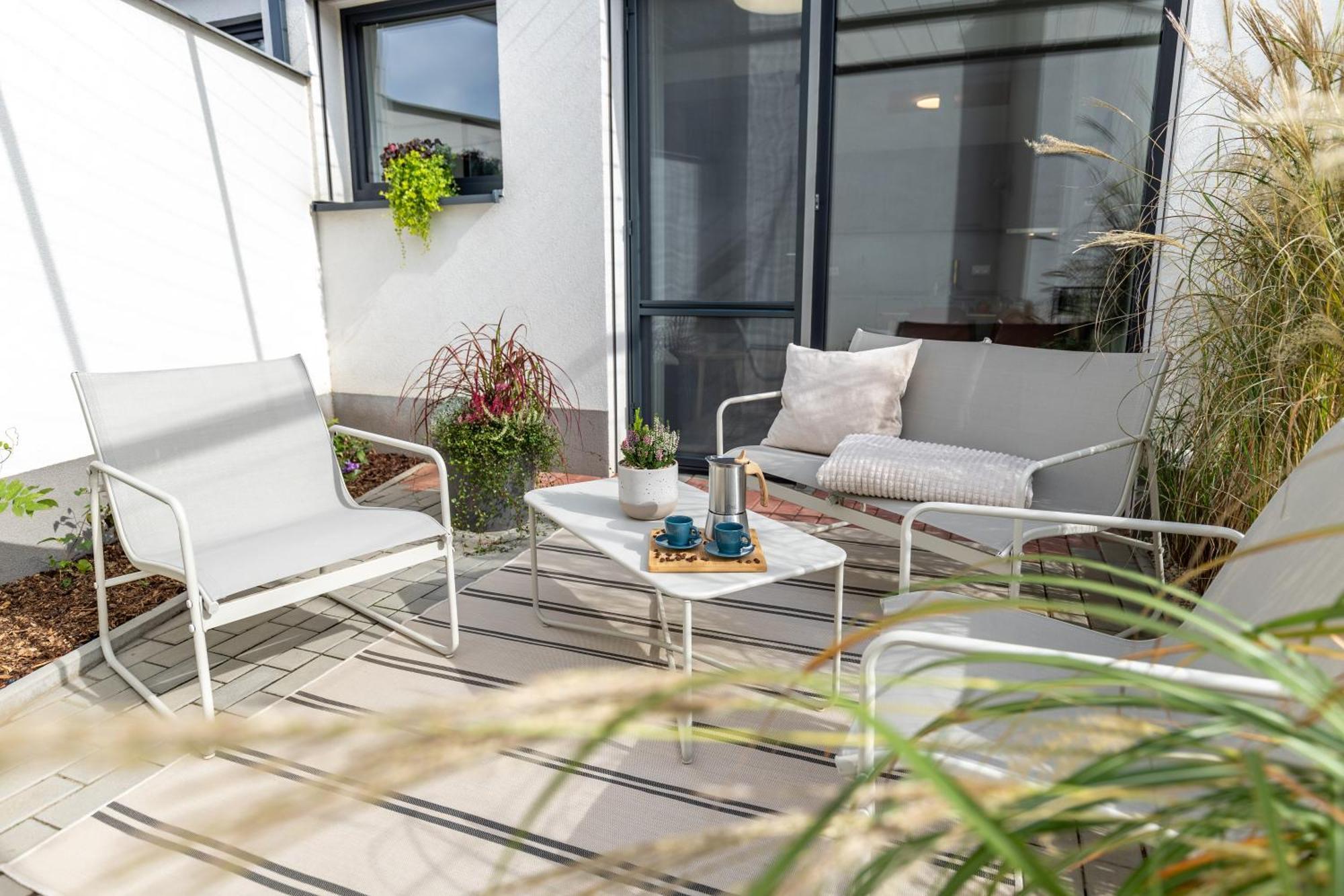 Fully Equipped Apartments With Terraces, Free Garage Parking, Netflix & Ac - By Apartmany Slapanice Cz ภายนอก รูปภาพ